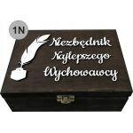 NIEZBĘDNIK PREZENT NA DZIEŃ NAUCZYCIELA PUDEŁKO 3D - obrazek 3
