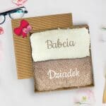 Ręczniki dla babci i dziadka w pudełku. Zestaw ręczników - obrazek 3