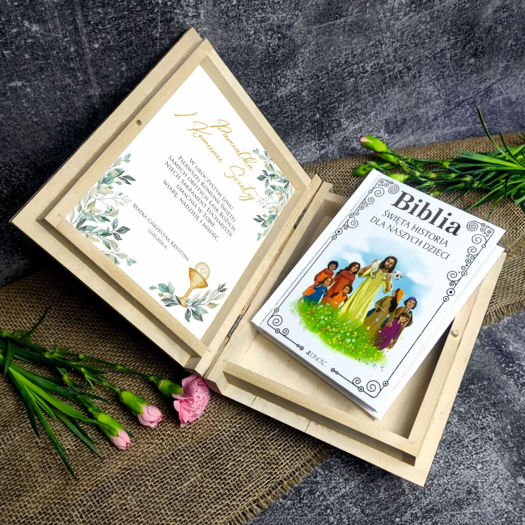 Biblia w drewnianym  pudełku z nadrukiem. Pamiątka Pierwszej Komunii Świętej - obrazek 2