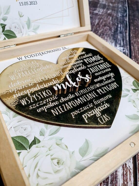 Podziękowanie złote serce w drewnianym pudełku dla mamy z napisem 3D - obrazek 2