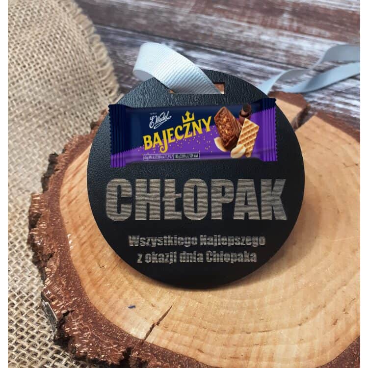 Medal z Grawerem na Dzień Chłopaka z batonem - Doskonały Upominek dla Wszystkich Chłopców - obrazek 2