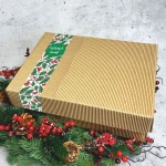 Eleganckie karbowane pudełko z naklejką Wesołych Świąt
