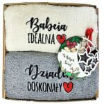 Elegancki Zestaw Prezentowy dla Babci i Dziadka - Ręczniki, Pudełko i Drewniana Bombka