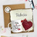 Elegancki Zestaw Prezentowy dla Babci z Kubkiem i Ręcznikiem - obrazek 2