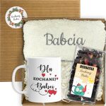 Elegancki Zestaw Prezentowy dla Babci z Kubkiem i Ręcznikiem