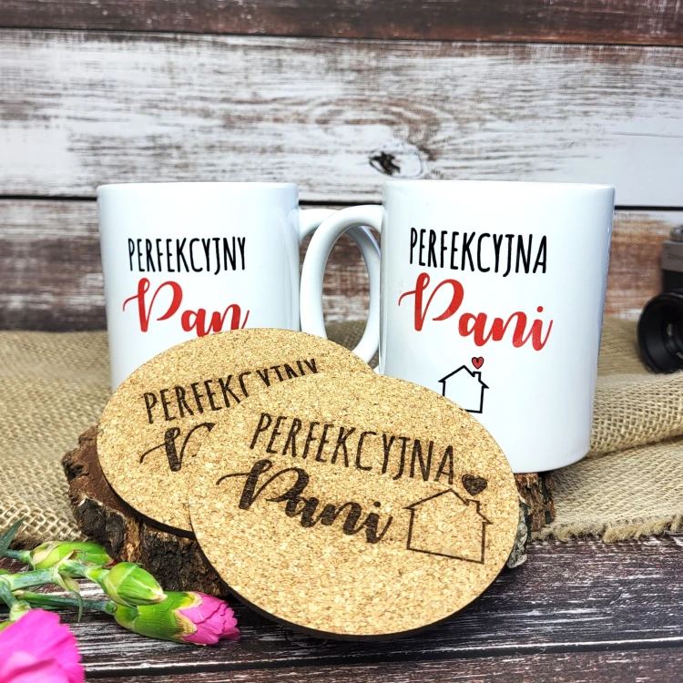 PAN PANI DOMU RĘCZNIKI KUBKI PODKŁADKI. PREZENT NA PARAPETÓWKĘ ŚLUB ROCZNICĘ - obrazek 3