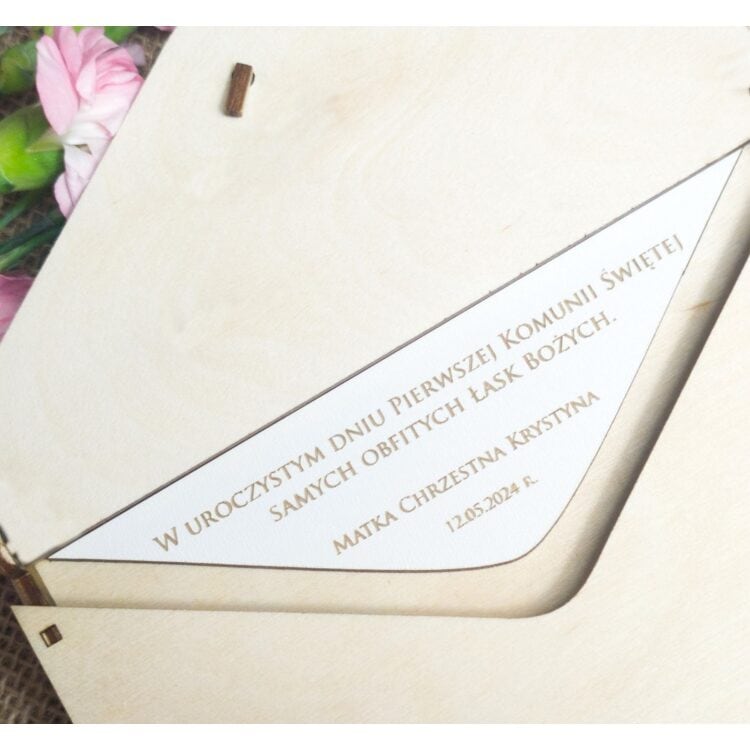 Elegancka Drewniana Koperta Komunijna z Hostią - Personalizowany Prezent na Pierwszą Komunię - obrazek 5