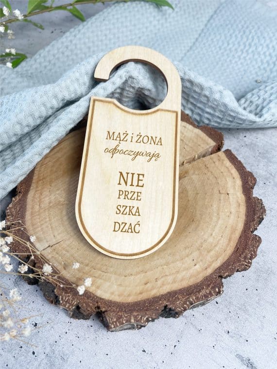 Praktyczny Zestaw Prezentowy  Ślubny dla Męża i Żony z Kubkami i Ręcznikami - obrazek 3
