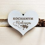 Drewniana skrzynka z ręcznikami i kubkami. Prezent dla Mamy i Taty. Podziękowanie - obrazek 3