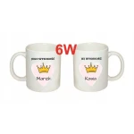 Drewniana skrzynka z haftowanymi ręcznikami i personalizowanymi kubkami na ślub - wyjątkowy podarunek dla nowożeńców. - obrazek 8