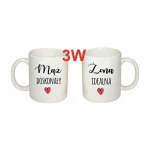 Drewniana skrzynka z haftowanymi ręcznikami i personalizowanymi kubkami na ślub - wyjątkowy podarunek dla nowożeńców. - obrazek 5