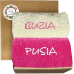 Zestaw ręczników z zabawnym haftem „Buzia i Pusia” w eleganckim pudełku – idealny prezent na Walentynki