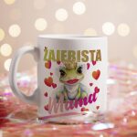 Zestaw prezentowy dla mamy. Koszulka i kubek z nadrukiem Żajebista Mama w pudełku - obrazek 3