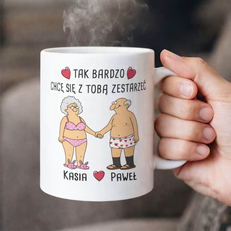 Kubek z nadrukiem pary i napisem \"Tak bardzo chcę się z Tobą zestarzeć\"