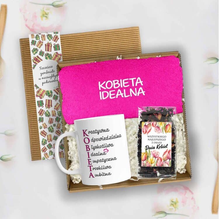 Zawartość boxu: kubek z napisem Kobieta, herbata w opakowaniu i różowy ręcznik