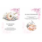 Otwarty album na pieniądze pokazujący dwie wewnętrzne strony: lewa strona zawiera ilustrację złotego półksiężyca w chmurach z gwiazdami oraz napis 'Na spełnienie marzeń', prawa strona przedstawia filiżankę kawy z latte art, ciastka i napis 'Na małe przyjemności', całość ozdobiona różowymi kwiatami magnolii.