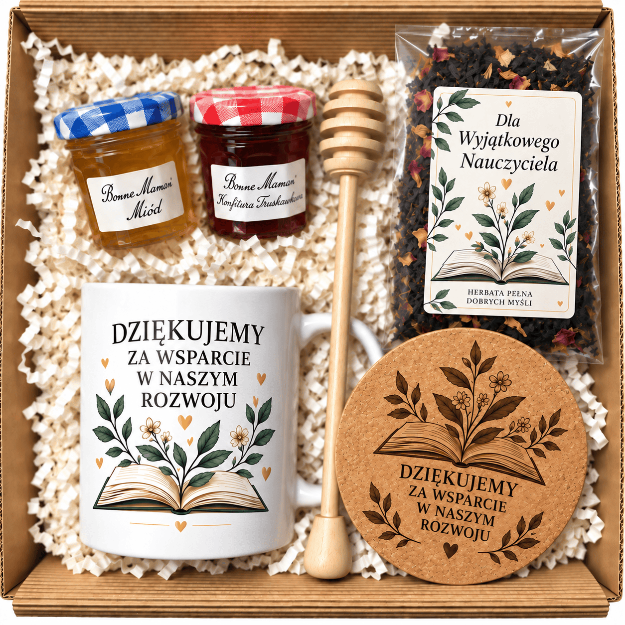Otwarty zestaw prezentowy dla nauczyciela Otwarty kartonowy zestaw z kubkiem, herbatą, słoiczkami miodu i konfitury, drewnianą pałeczką oraz korkową podkładką.